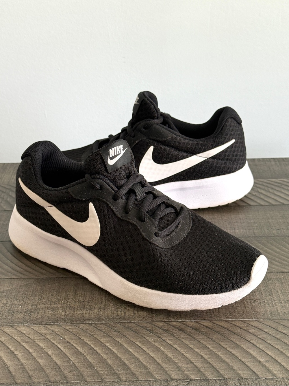 Nike Tanjun "Black" Sneakers Women’s Size 7.5
